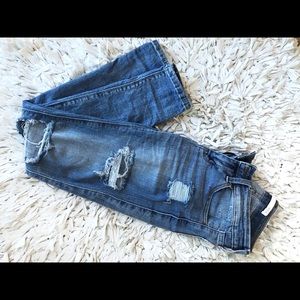 The Buckle Daytrip distroyed Lynx skinny jeans